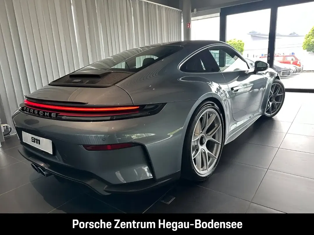 Porsche 992 - Thumbnail 3