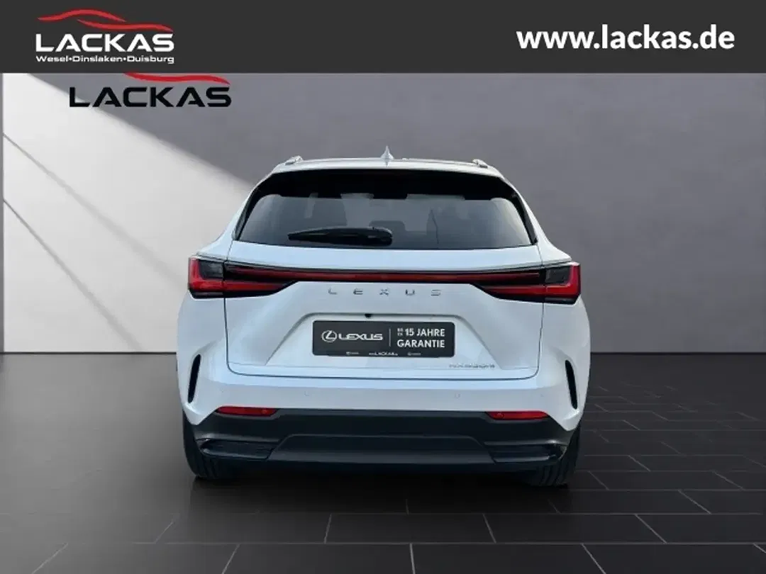 Lexus NX 450h+ - Thumbnail 4