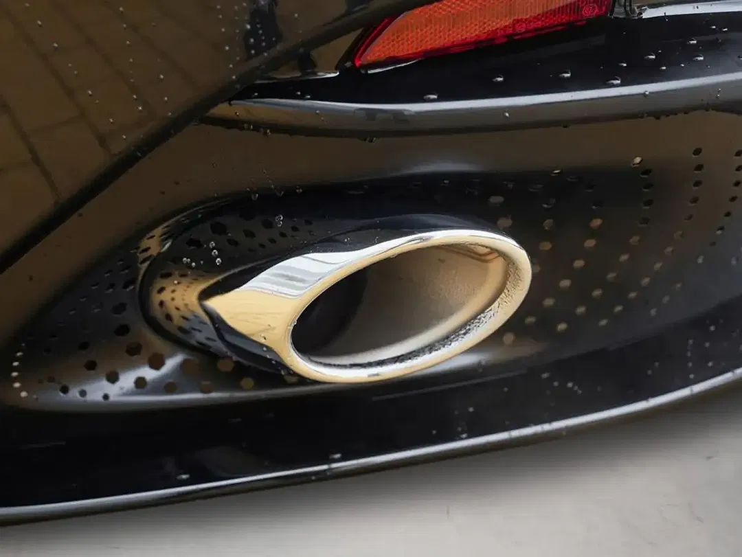 Aston Martin DB12 - Thumbnail 22