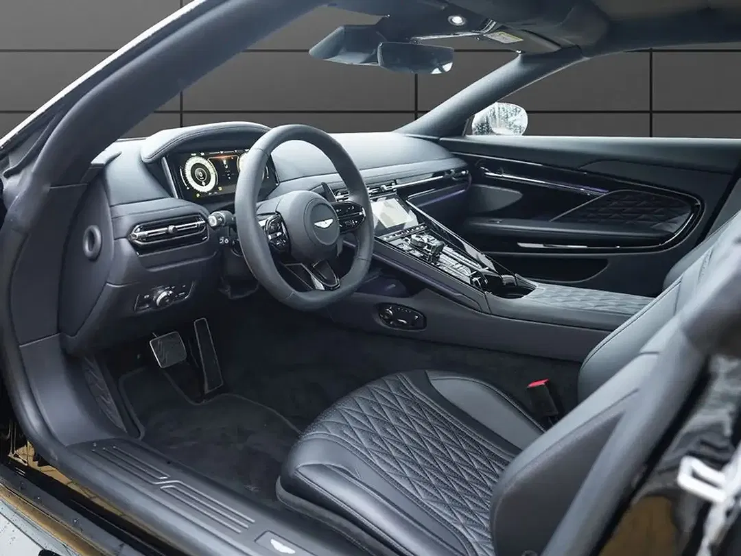 Aston Martin DB12 - Thumbnail 3