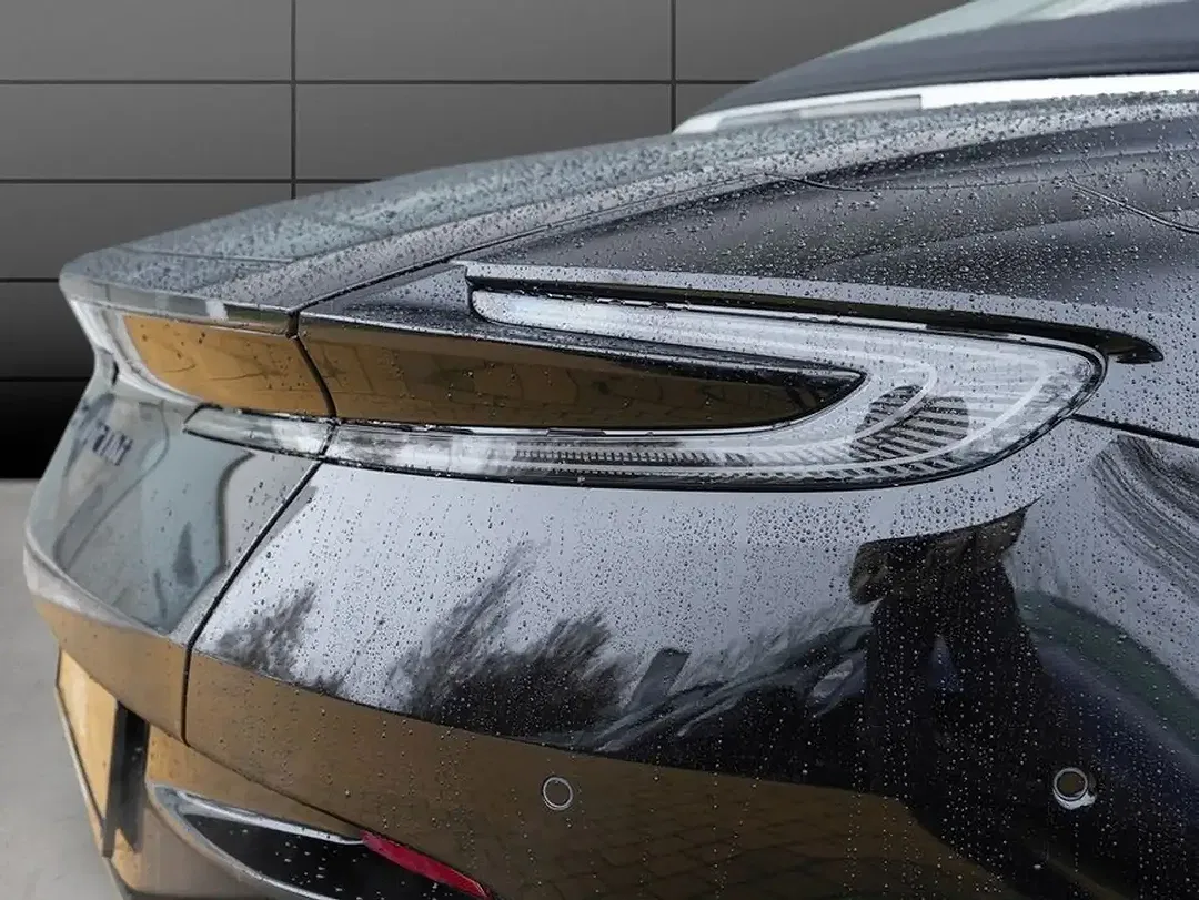 Aston Martin DB12 - Thumbnail 8