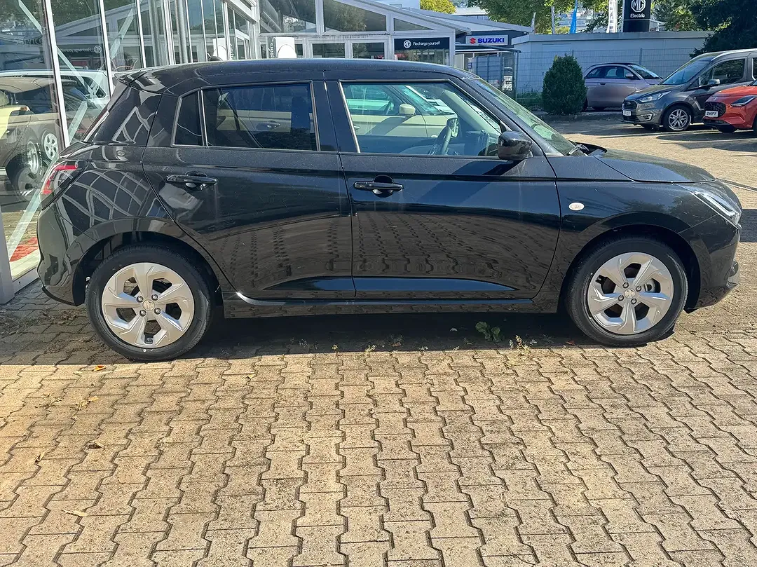 Suzuki Swift - Thumbnail 4