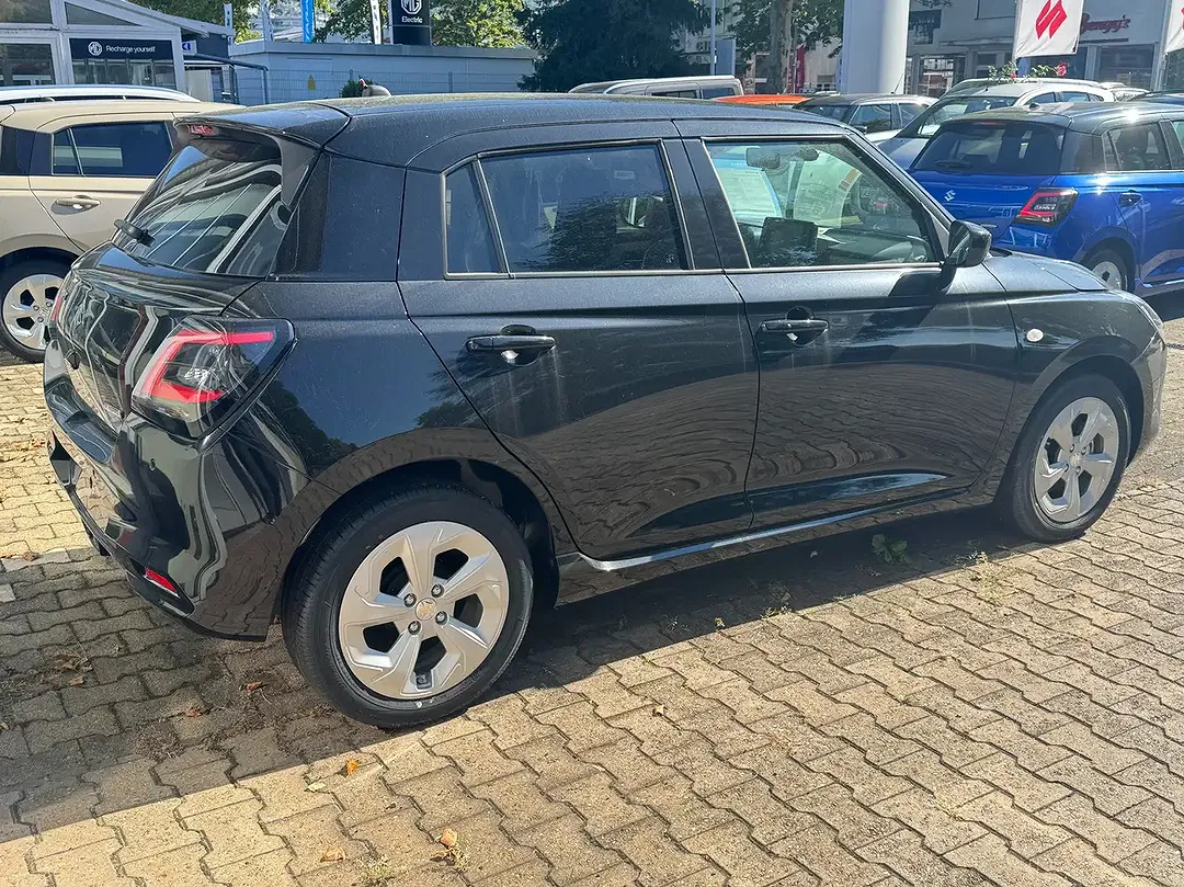 Suzuki Swift - Thumbnail 5
