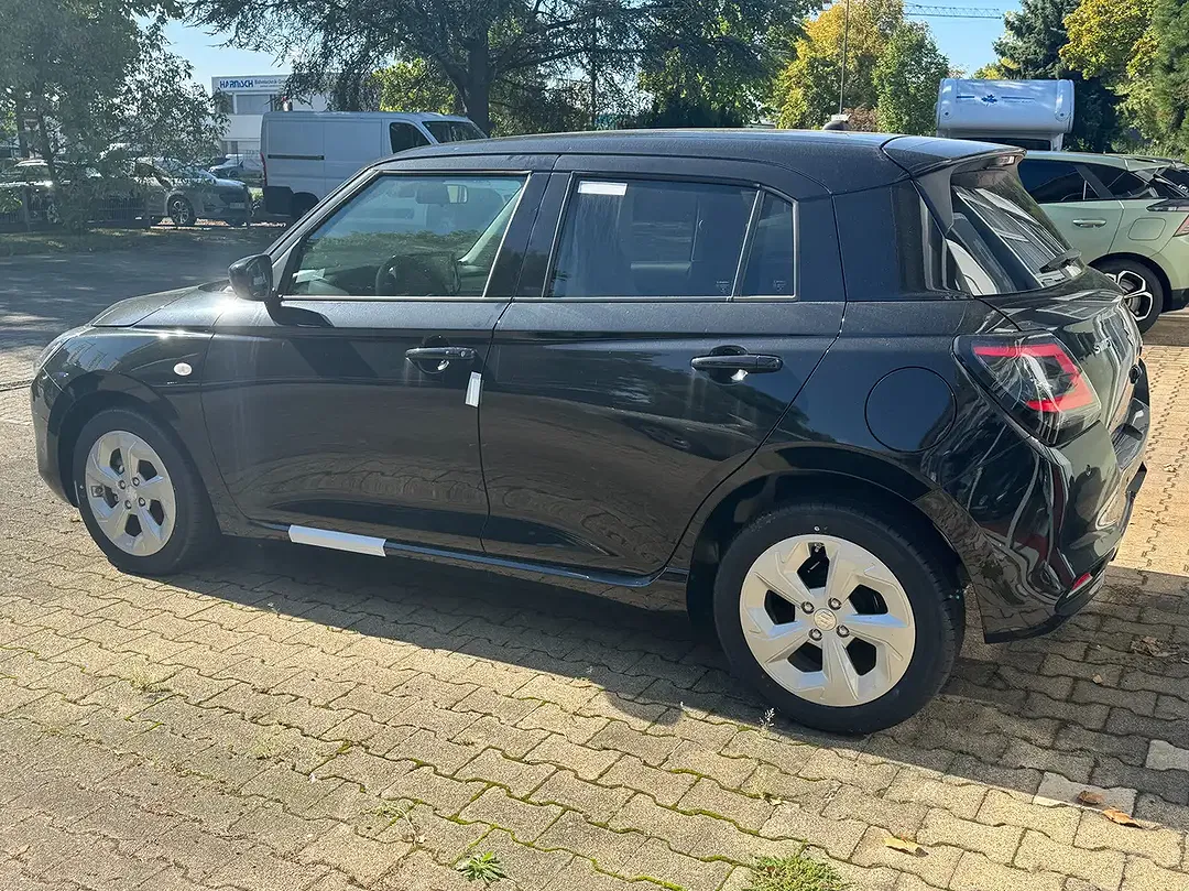 Suzuki Swift - Thumbnail 6