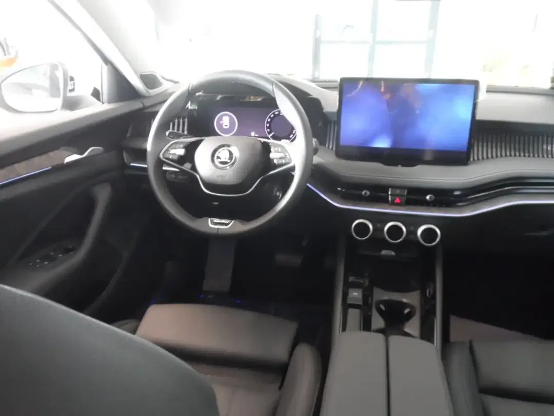 Skoda Superb - Thumbnail 10