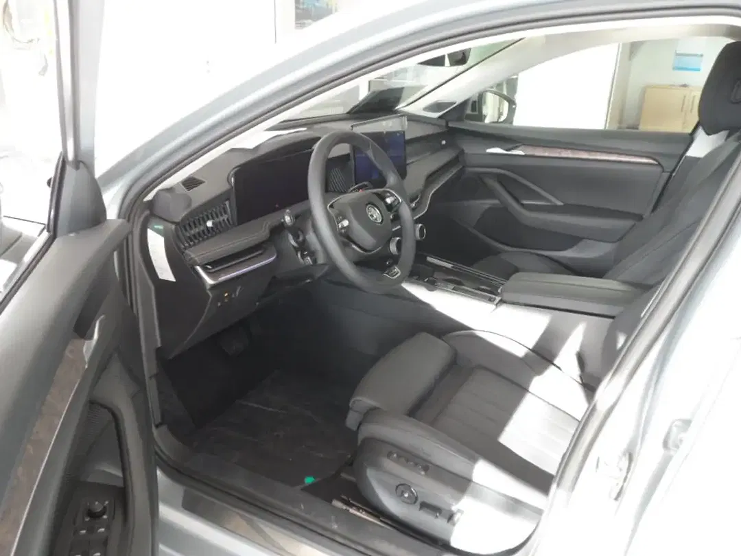 Skoda Superb - Thumbnail 8