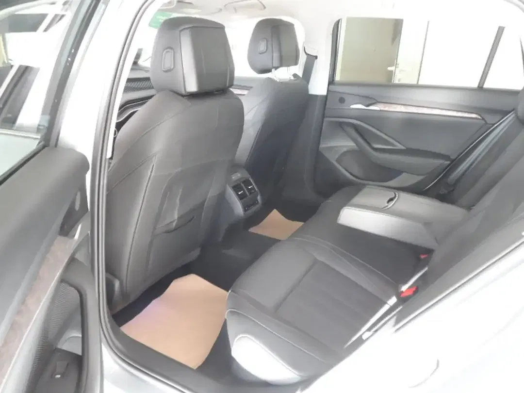 Skoda Superb - Thumbnail 9