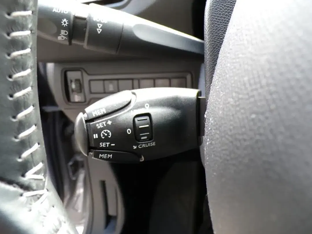 Peugeot 308 - Thumbnail 13