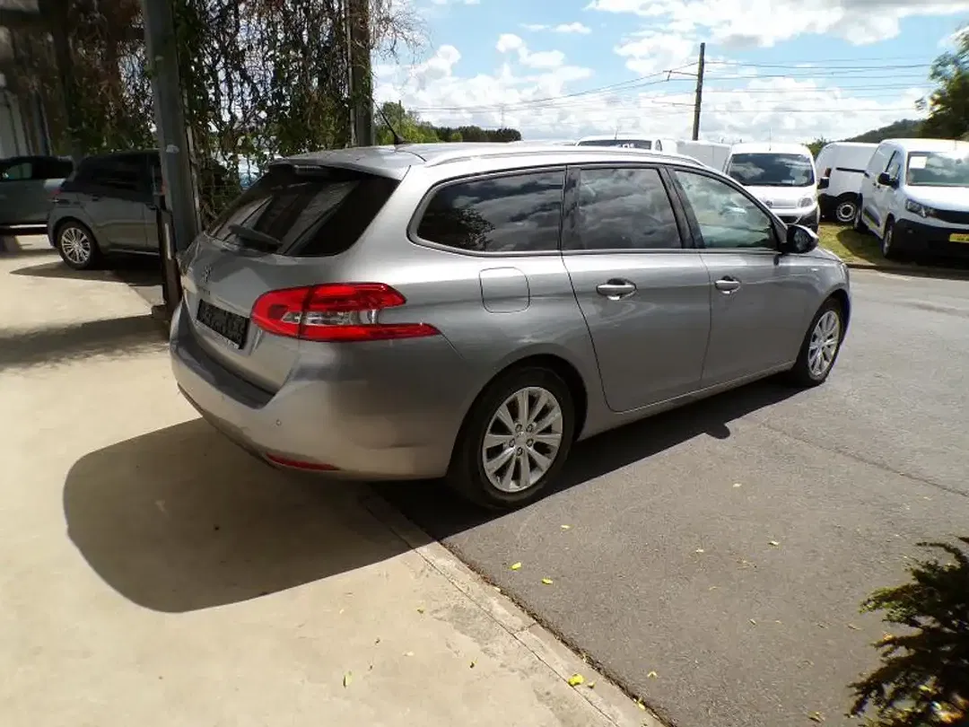 Peugeot 308 - Thumbnail 4