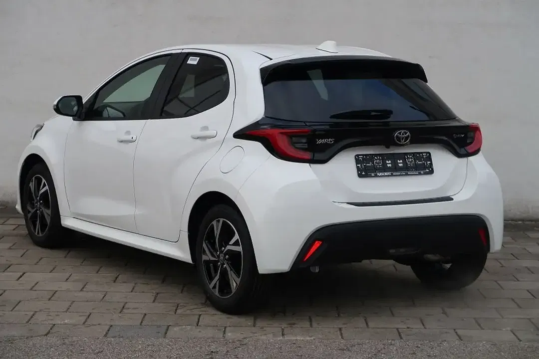 Toyota Yaris - Thumbnail 3