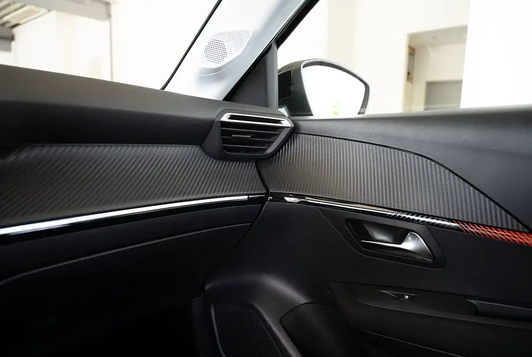 Peugeot 208 - Thumbnail 11