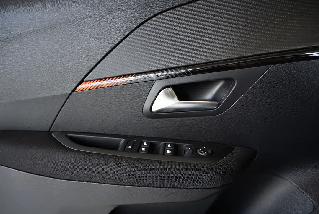 Peugeot 208 - Thumbnail 12