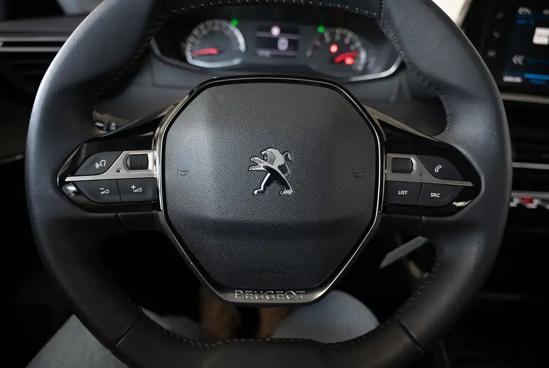 Peugeot 208 - Thumbnail 13