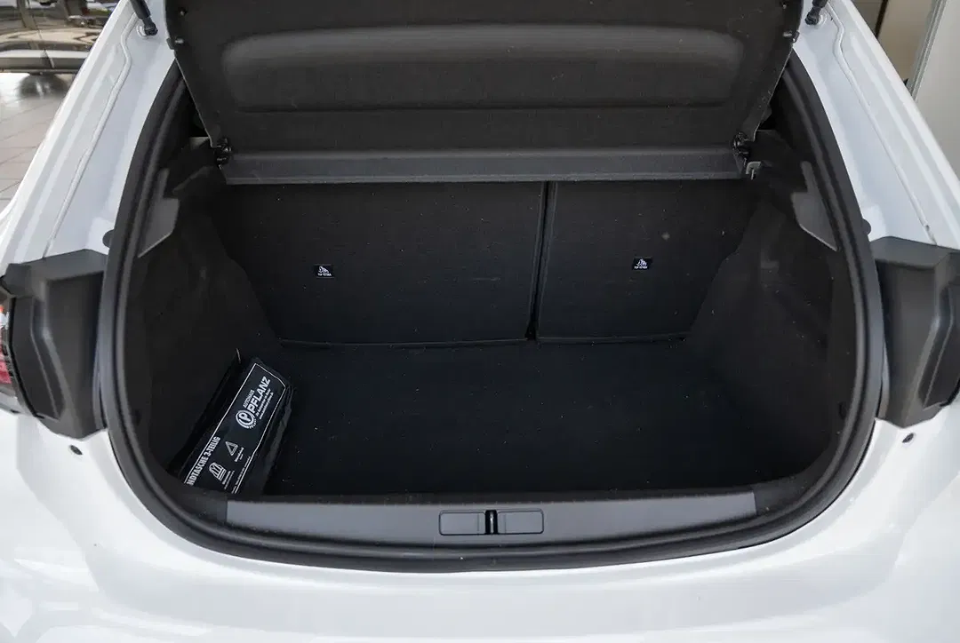 Peugeot 208 - Thumbnail 14