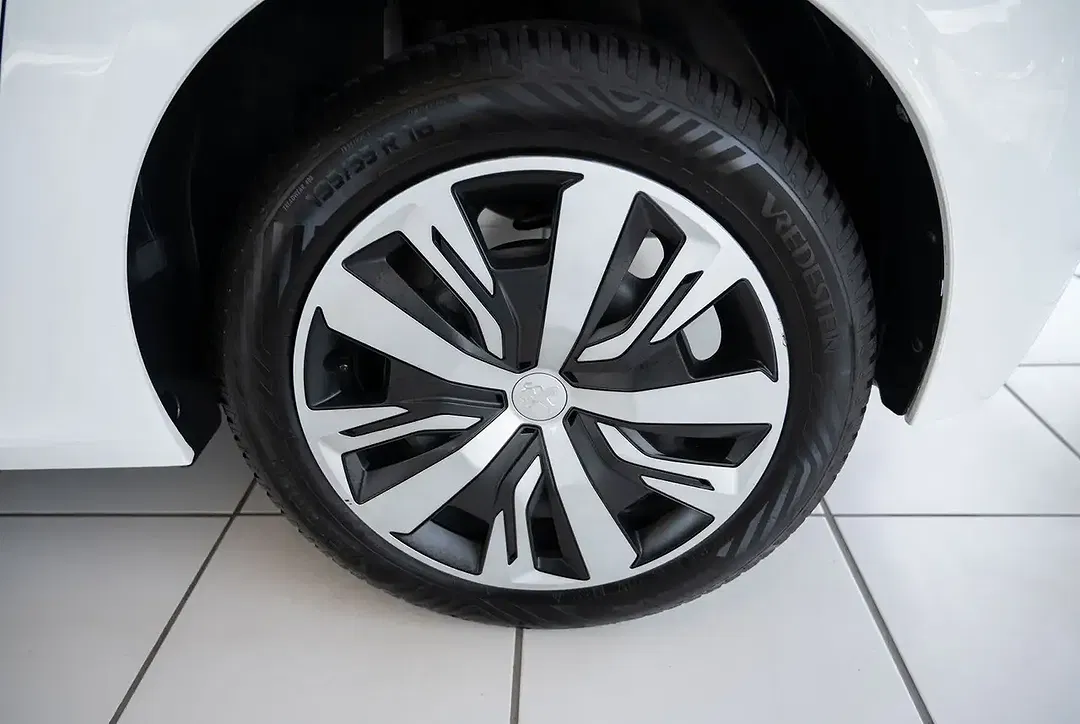 Peugeot 208 - Thumbnail 15