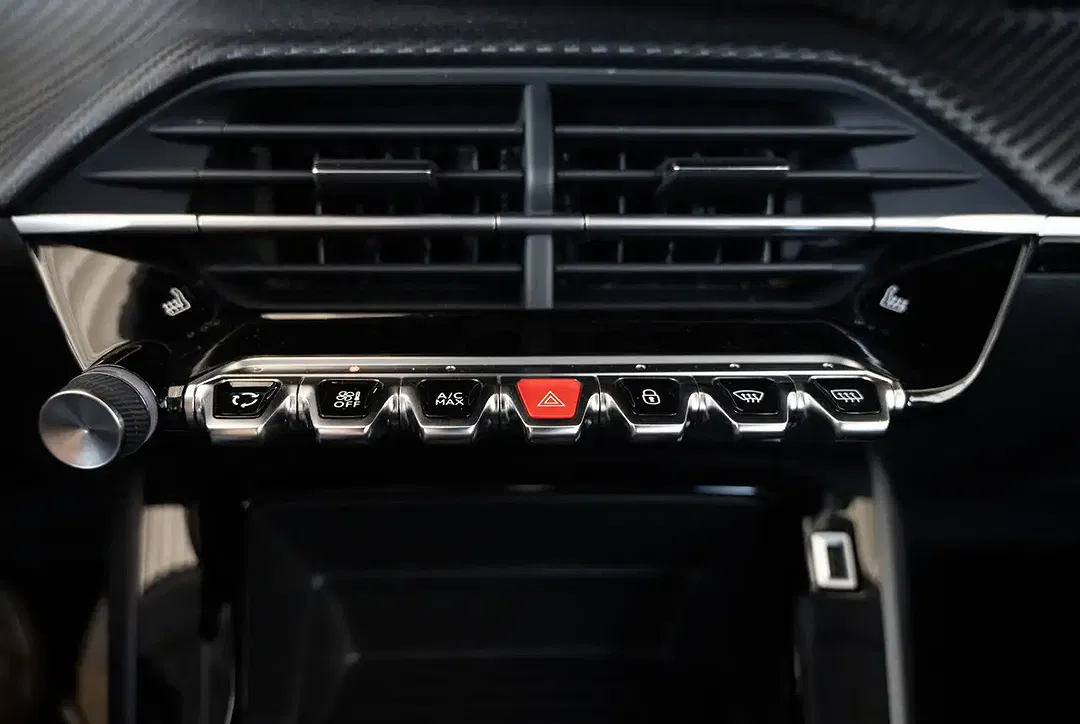 Peugeot 208 - Thumbnail 9