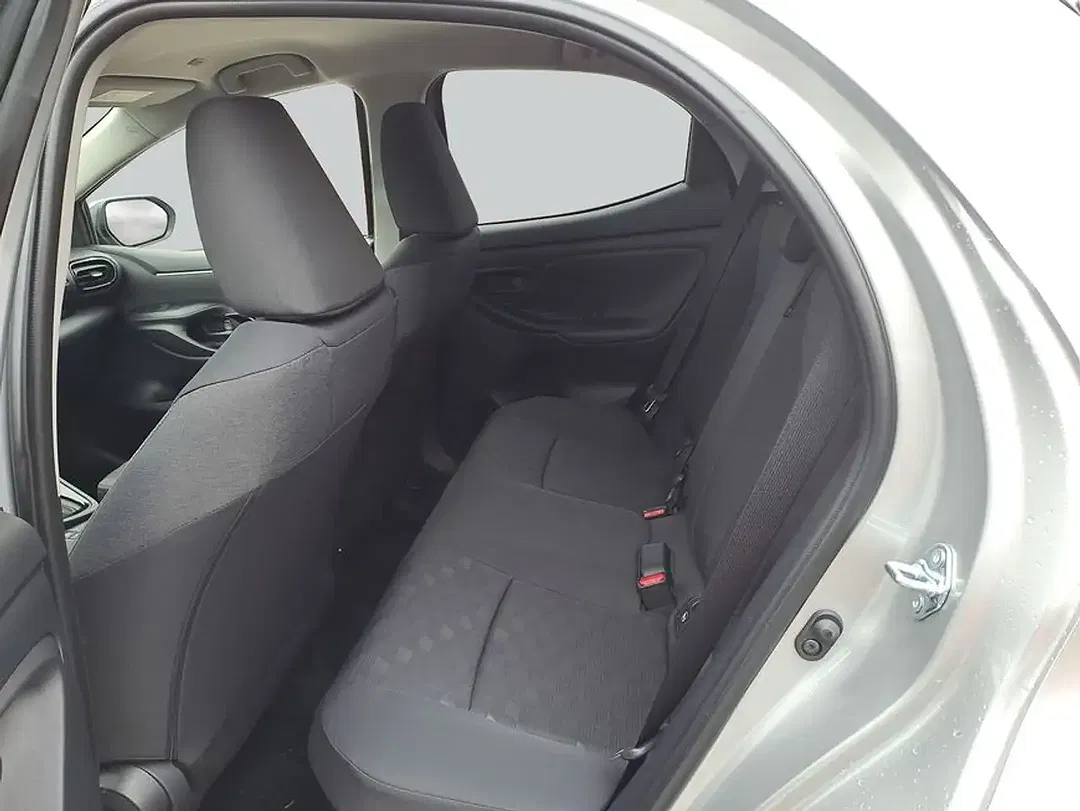 Toyota Yaris - Thumbnail 12