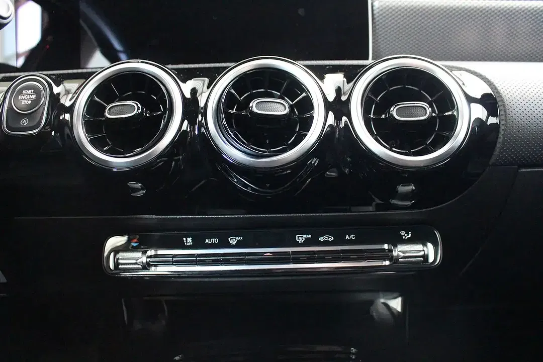 Mercedes-Benz A 220 - Thumbnail 14