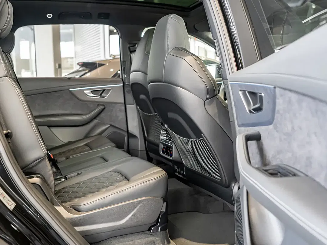 Audi Q7 - Thumbnail 4