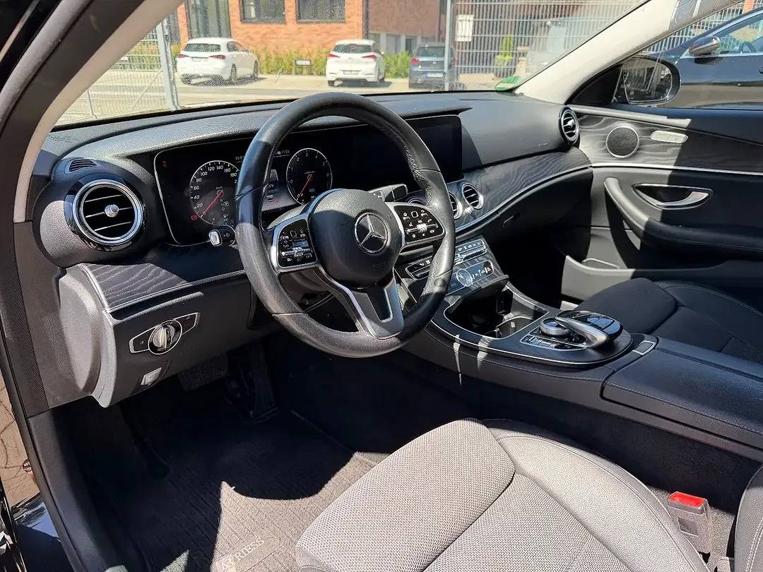 Mercedes-Benz E 300 - Thumbnail 10