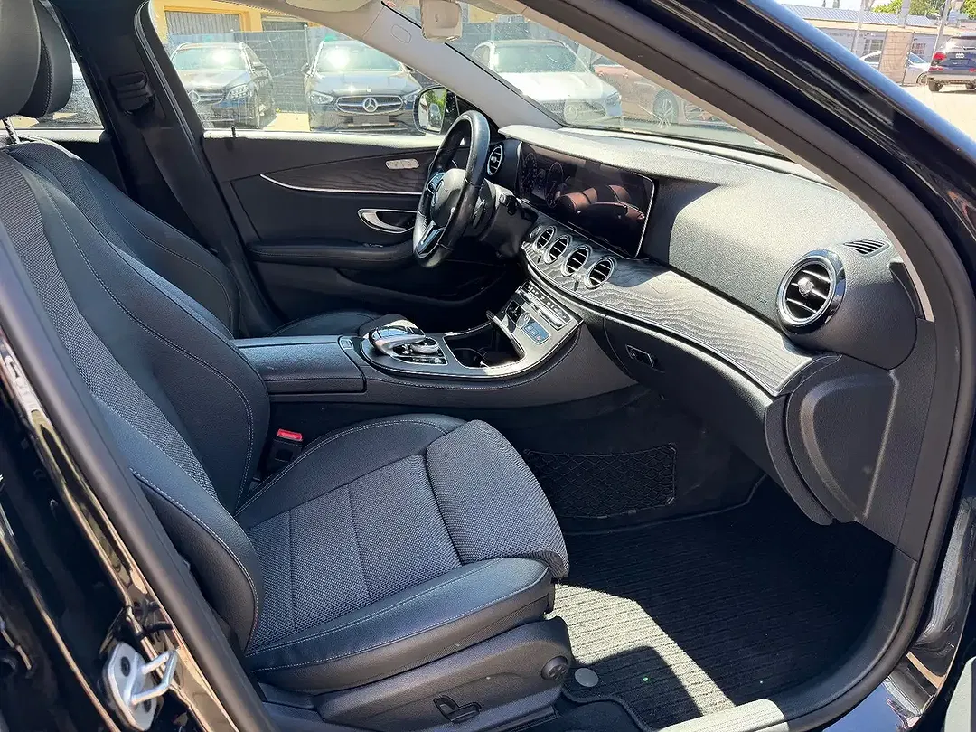 Mercedes-Benz E 300 - Thumbnail 13