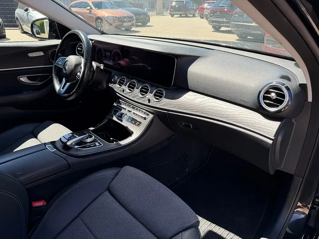 Mercedes-Benz E 300 - Thumbnail 14