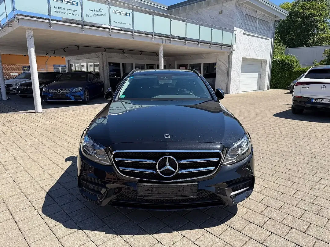Mercedes-Benz E 300 - Thumbnail 2