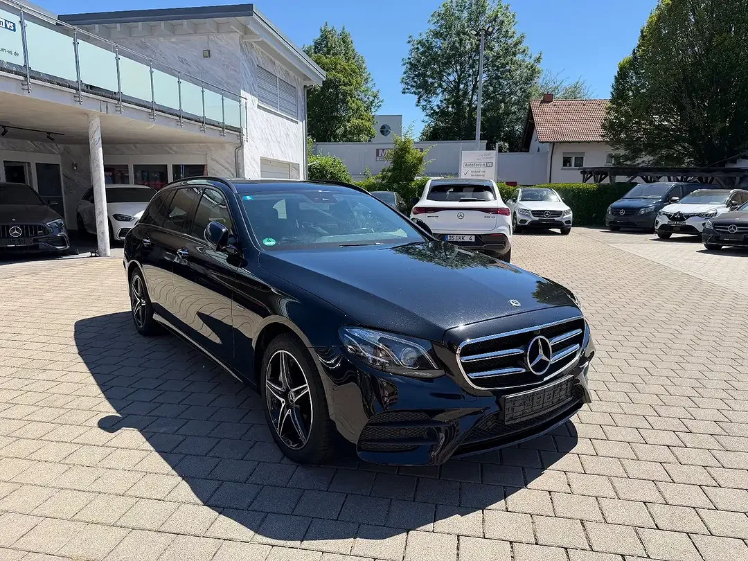 Mercedes-Benz E 300 - Thumbnail 3