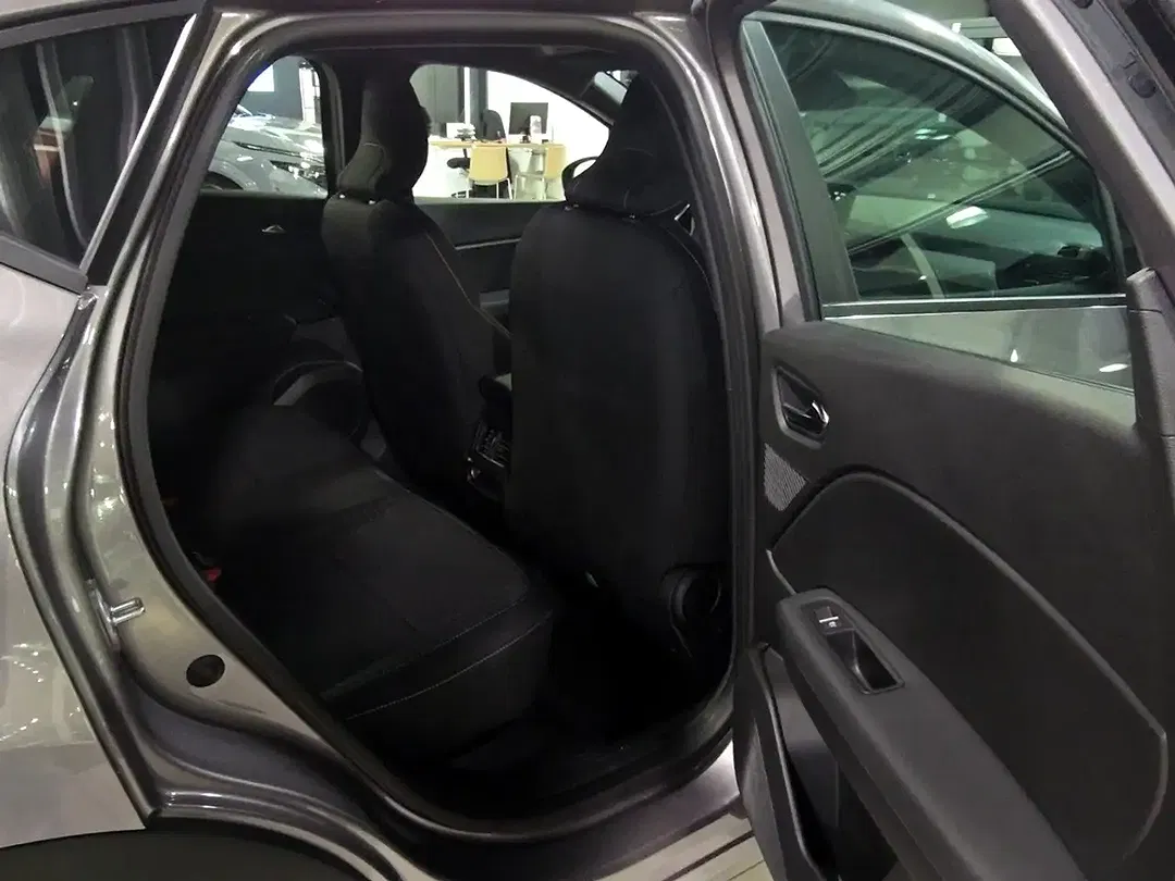 Renault Captur - Thumbnail 12