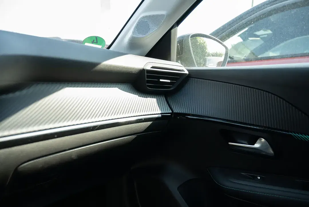Peugeot 208 - Thumbnail 11