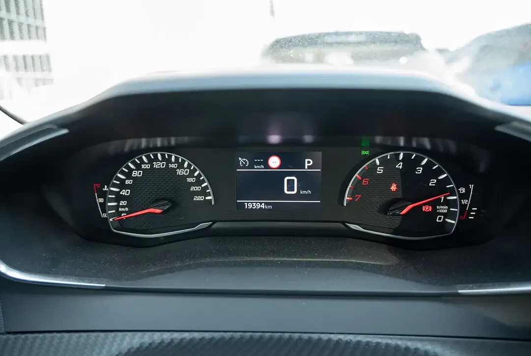 Peugeot 208 - Thumbnail 13