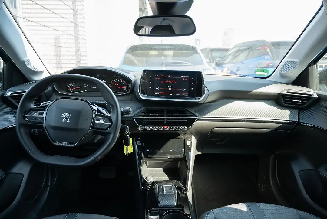 Peugeot 208 - Thumbnail 5