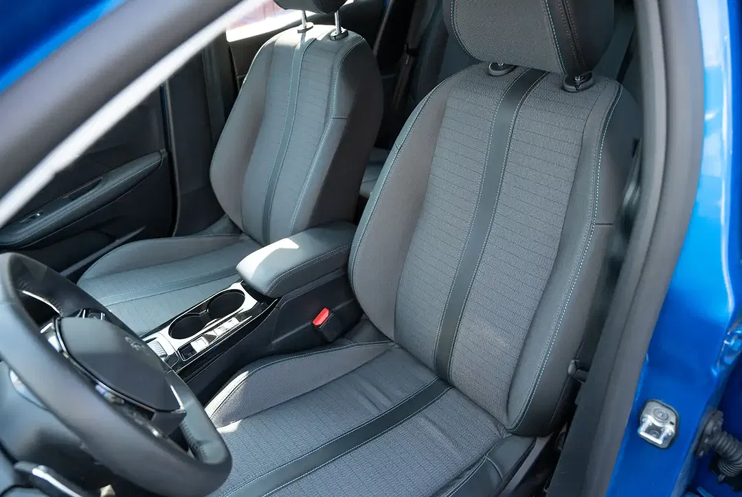 Peugeot 208 - Thumbnail 6