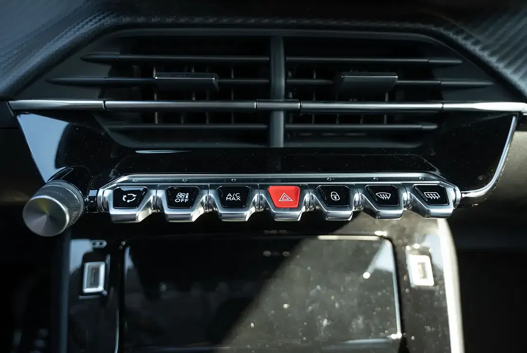 Peugeot 208 - Thumbnail 9