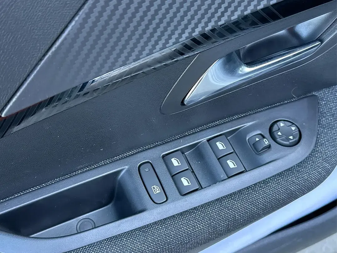 Peugeot 208 - Thumbnail 15