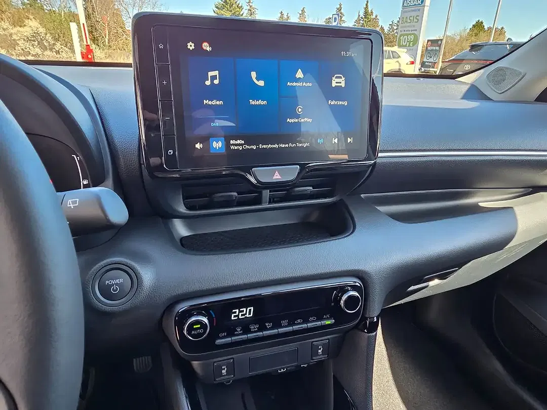 Toyota Yaris - Thumbnail 12
