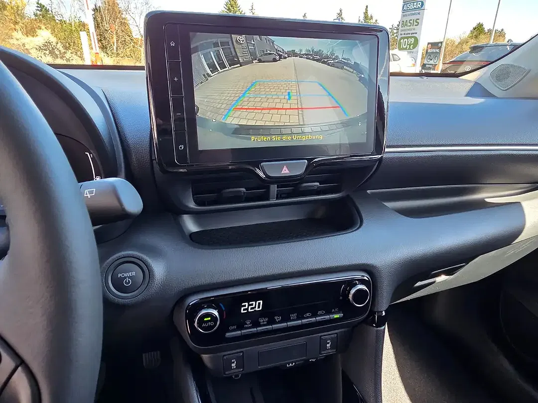 Toyota Yaris - Thumbnail 13