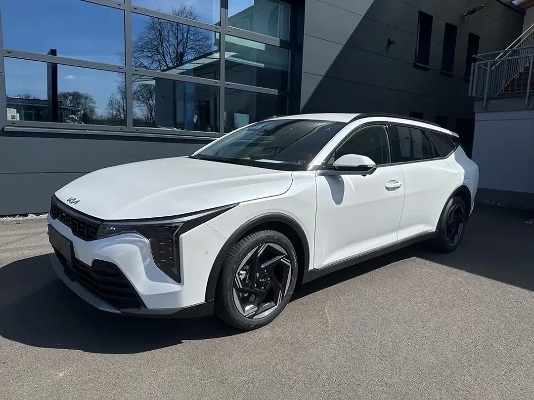 Kia K4 - Thumbnail 1