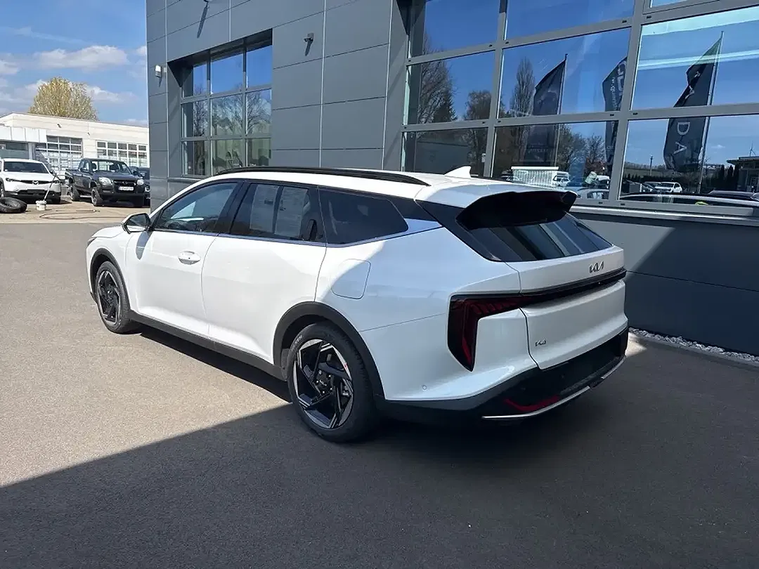 Kia K4 - Thumbnail 3