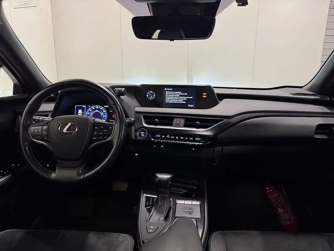 Lexus UX 250h - Thumbnail 10