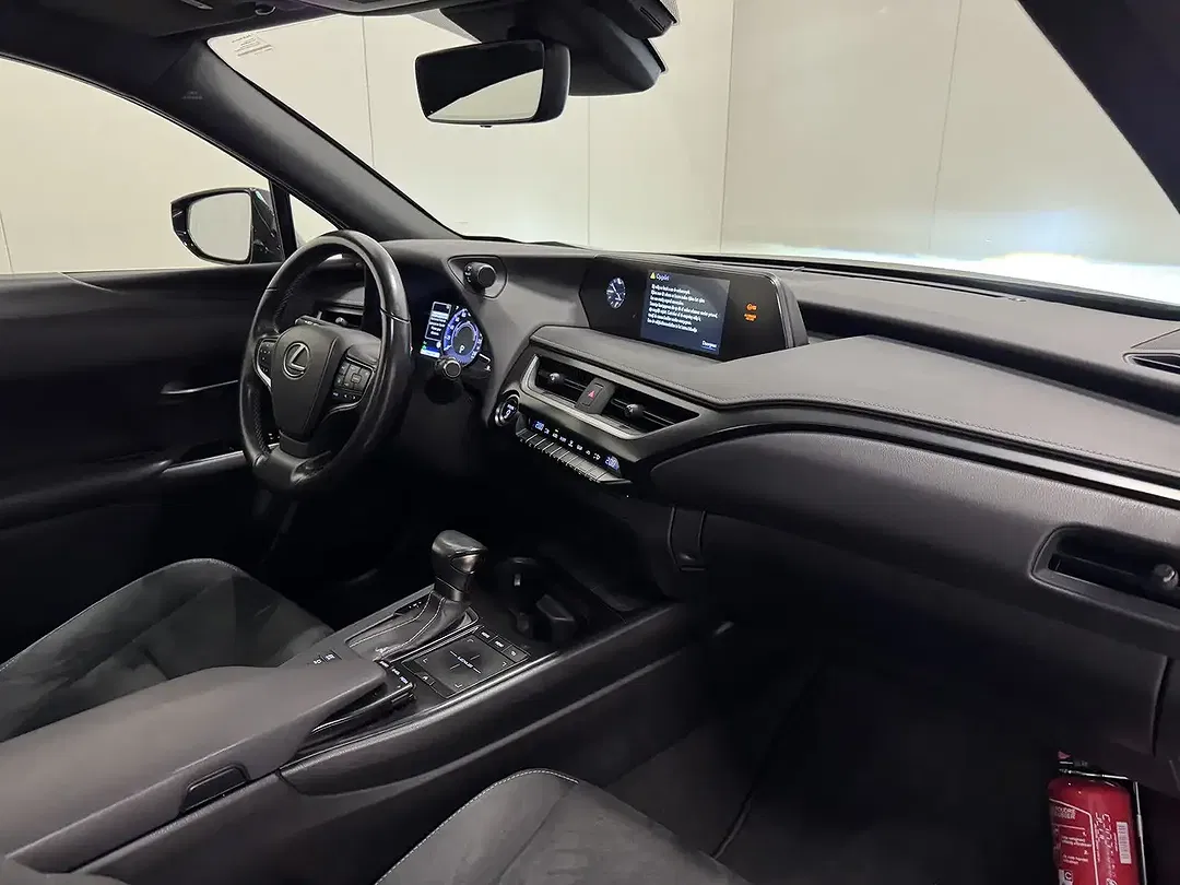 Lexus UX 250h - Thumbnail 12