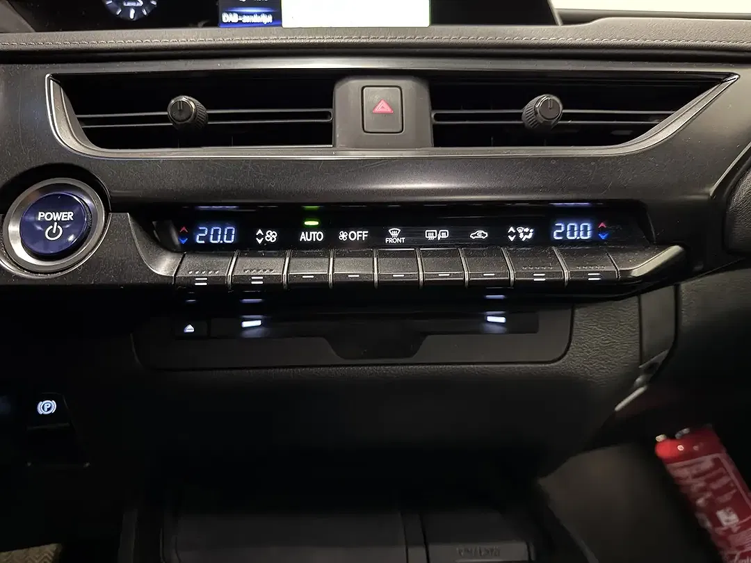Lexus UX 250h - Thumbnail 15
