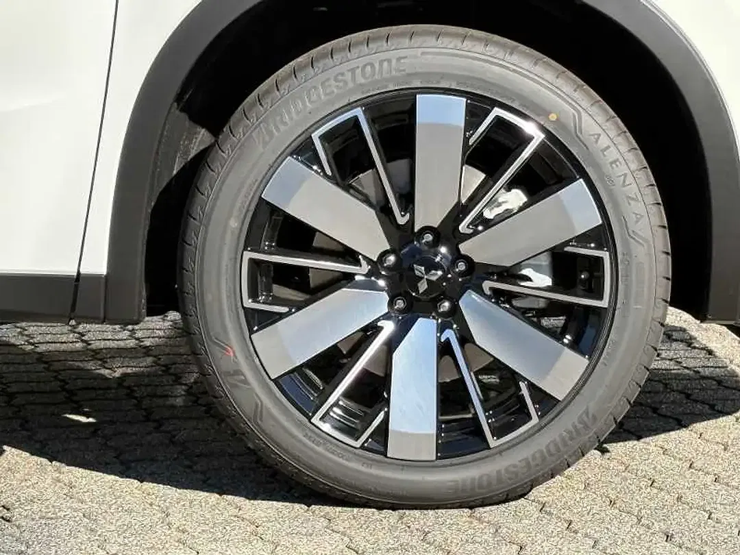 Mitsubishi Outlander - Thumbnail 15