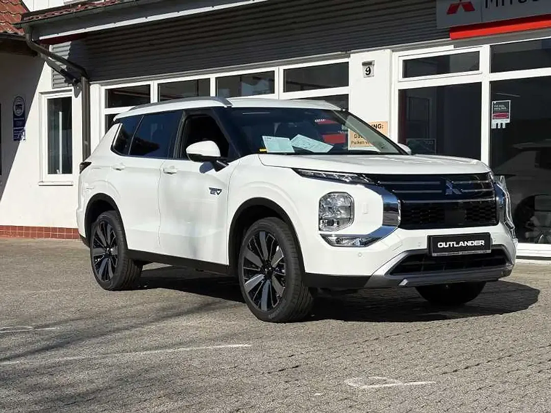 Mitsubishi Outlander - Thumbnail 2