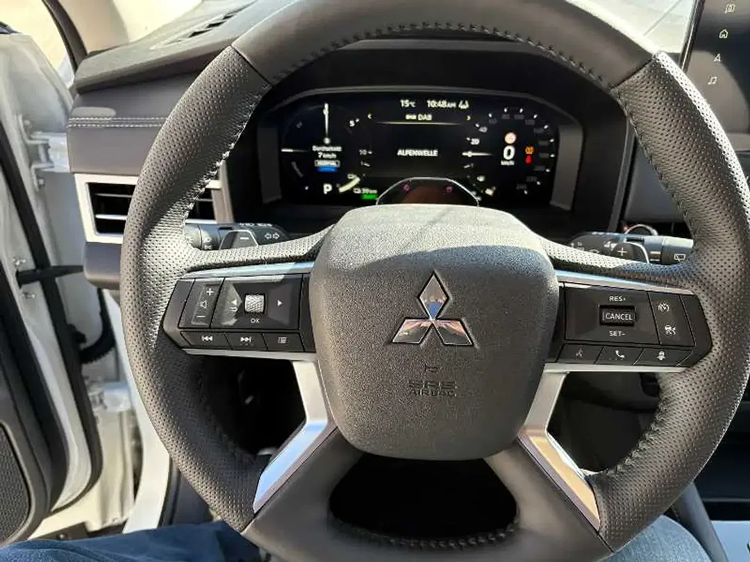 Mitsubishi Outlander - Thumbnail 9