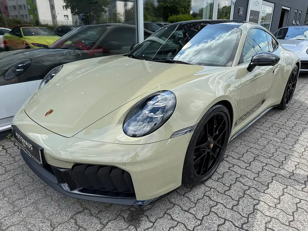 Porsche 992 - Thumbnail 3