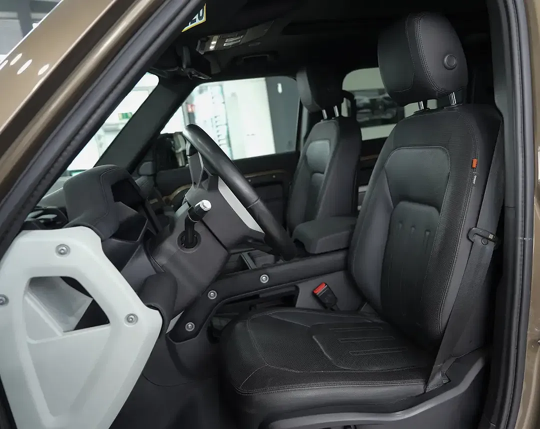 Land Rover Defender - Thumbnail 11