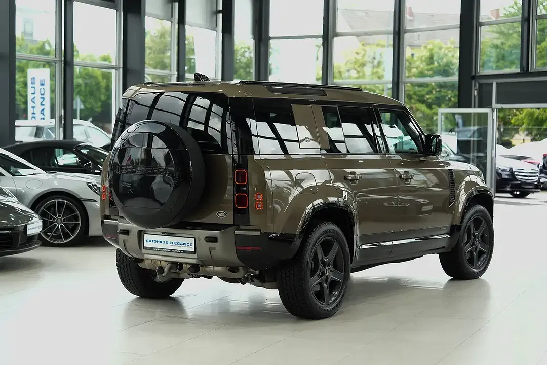 Land Rover Defender - Thumbnail 2