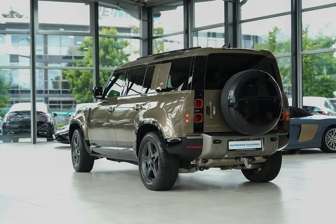 Land Rover Defender - Thumbnail 3