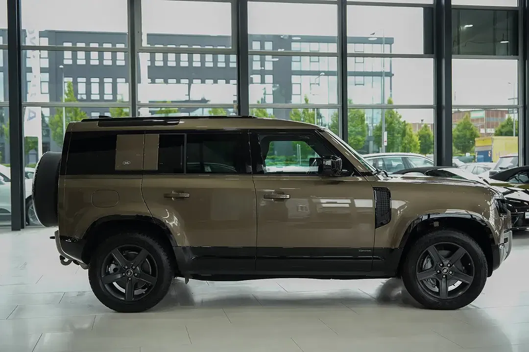 Land Rover Defender - Thumbnail 6